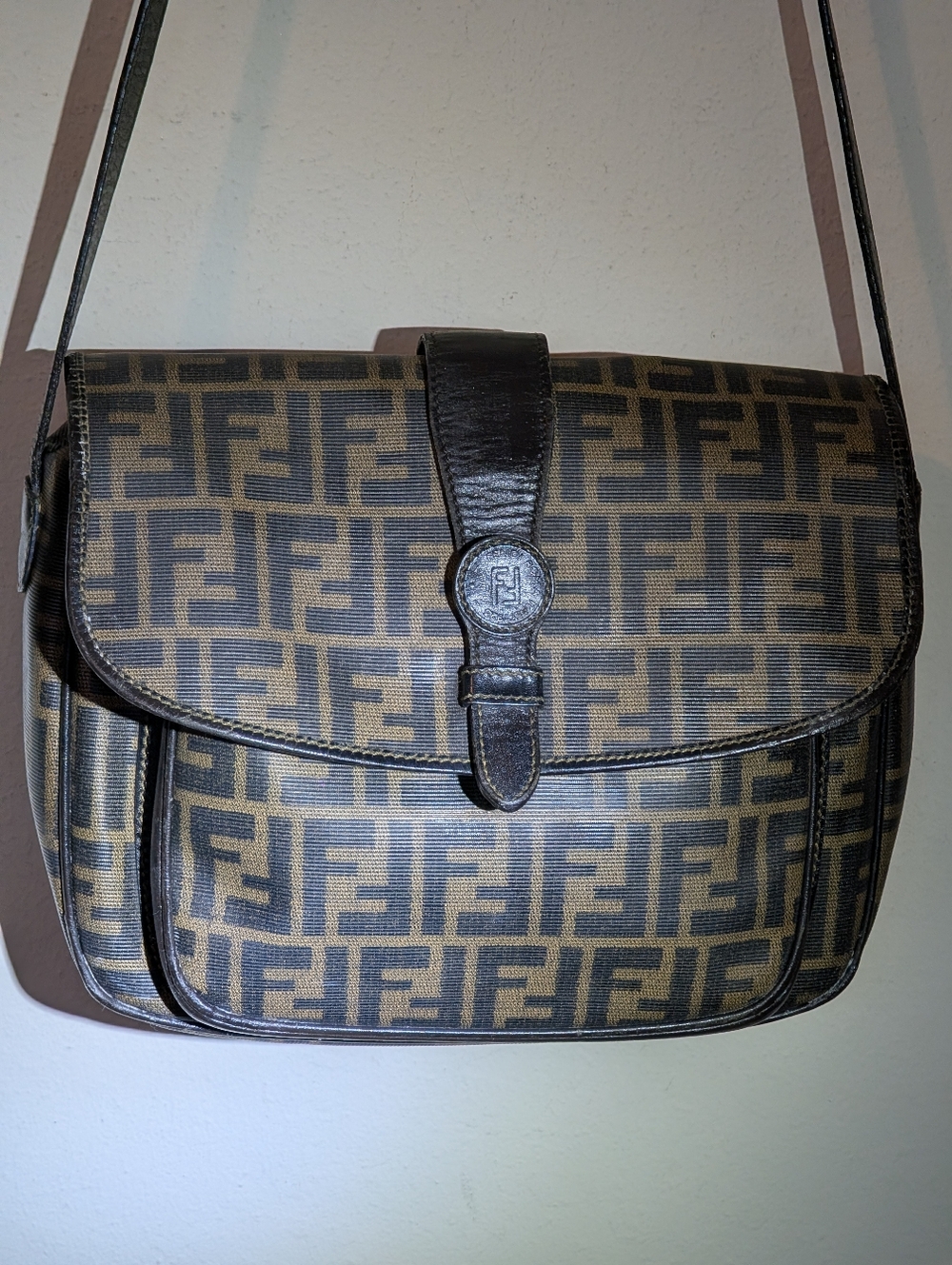 Fendi Vintages Restored Brown Zucca Canvas Crossbody Bag In Good Condition - Picture 2 of 16